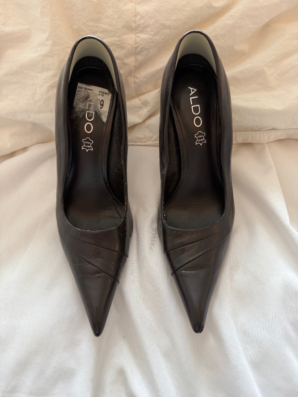 Aldo navy blue pumps